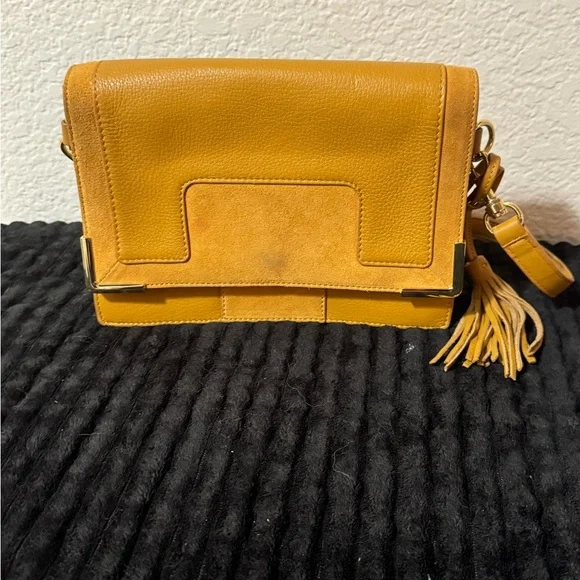 Vince Camuto Hannah Messenger Yellow Shoulder Bag - Picture 1 of 13
